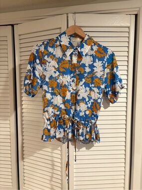 Floral Button-Front Short Sleeve Peplum Top Stine Goya - Blue/White/Orange